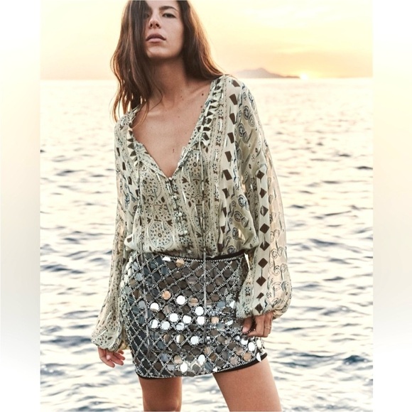 New ZARA Limited Edition Silver Sequin Mini Skirt - Picture 1 of 8